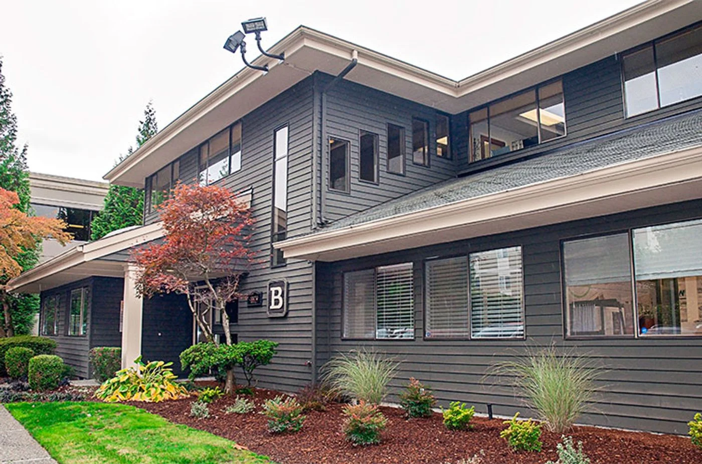 Photo-1 of 10829 NE 68th St, Kirkland, WA 98033