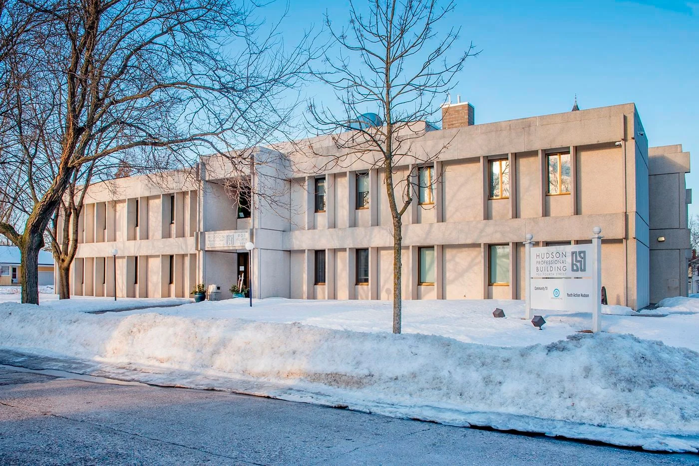 Photo 2 of 901 4th St, Hudson, WI 54016