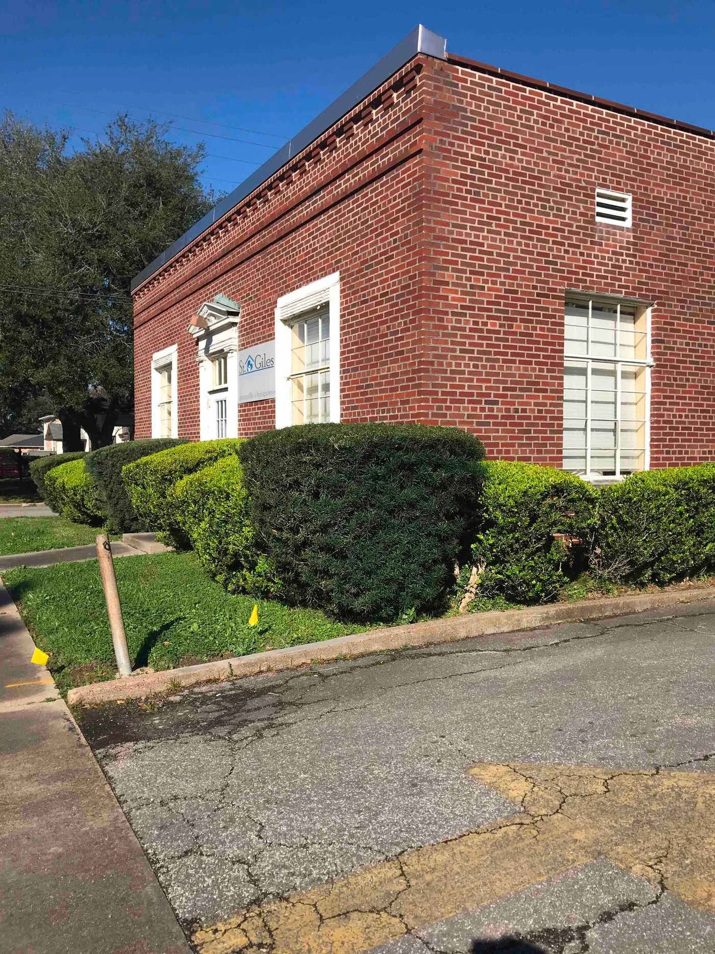 Photo 3 of 1890 Broadway St, Beaumont, TX 77701