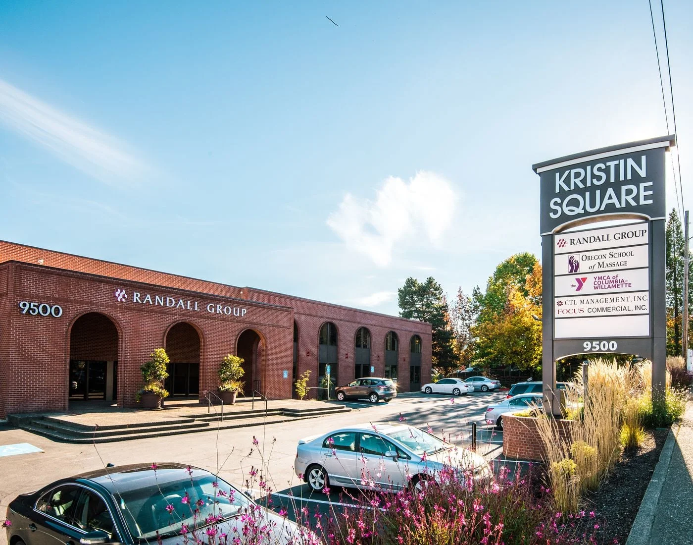 Photo 1 of 9498 - 9500 SW Barbur Blvd, Portland, OR 97219