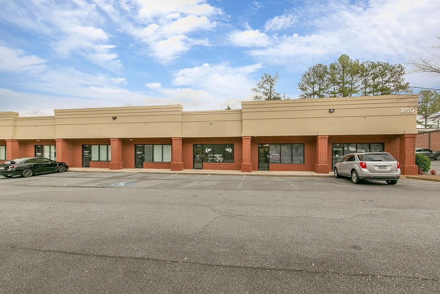 Photo-3 of 250 Churchill Ct, Woodstock, GA 30188