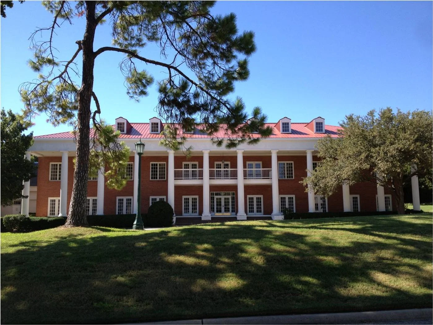 Photo 1 of 580 Decker Dr, Irving, TX 75062