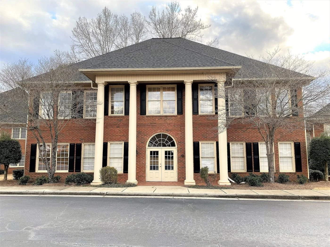 Photo-1 of 295 W Crossville Rd, Roswell, GA 30075