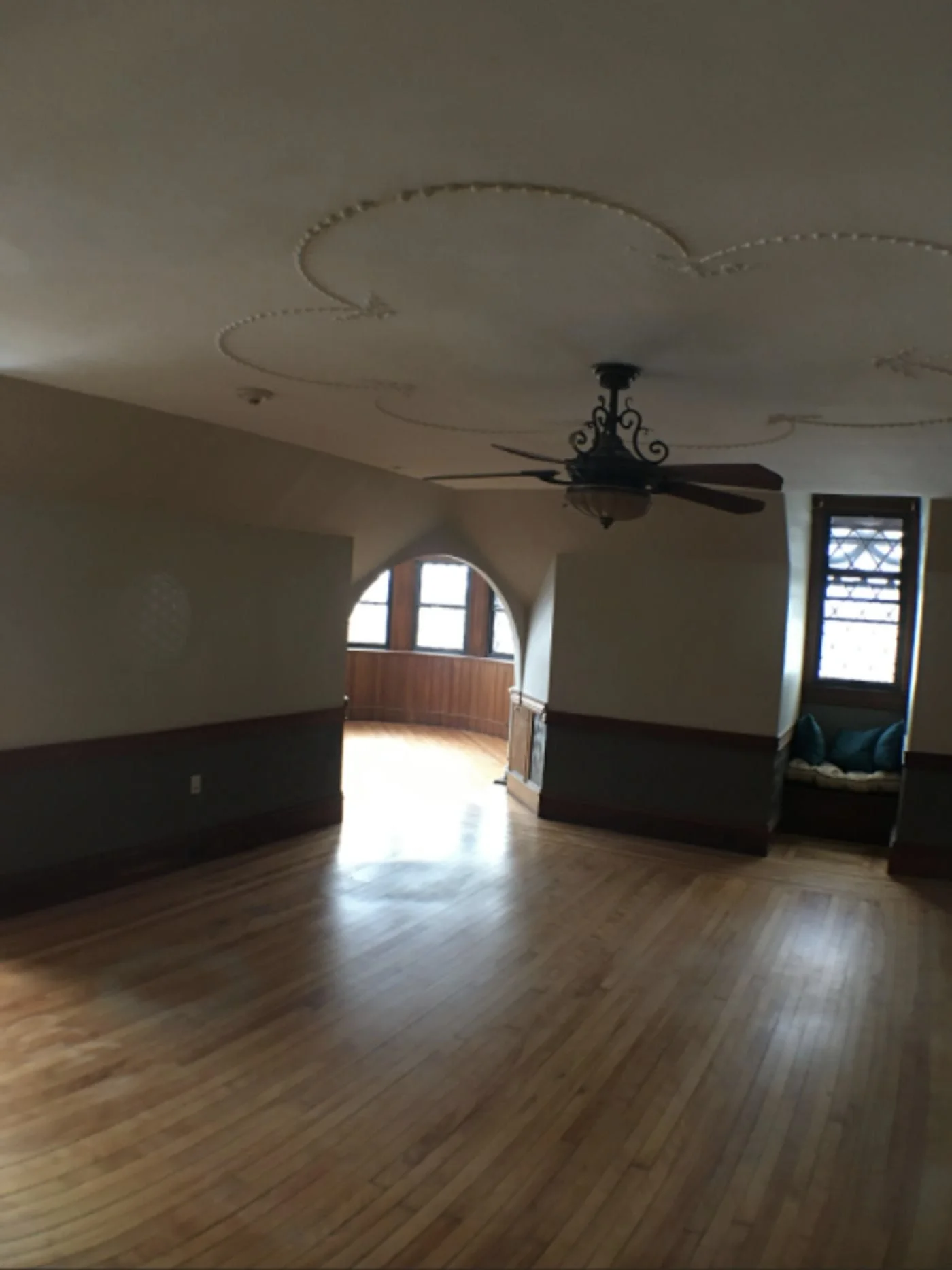 Photo 2 of 1802 Elm St, Manchester, NH 03104