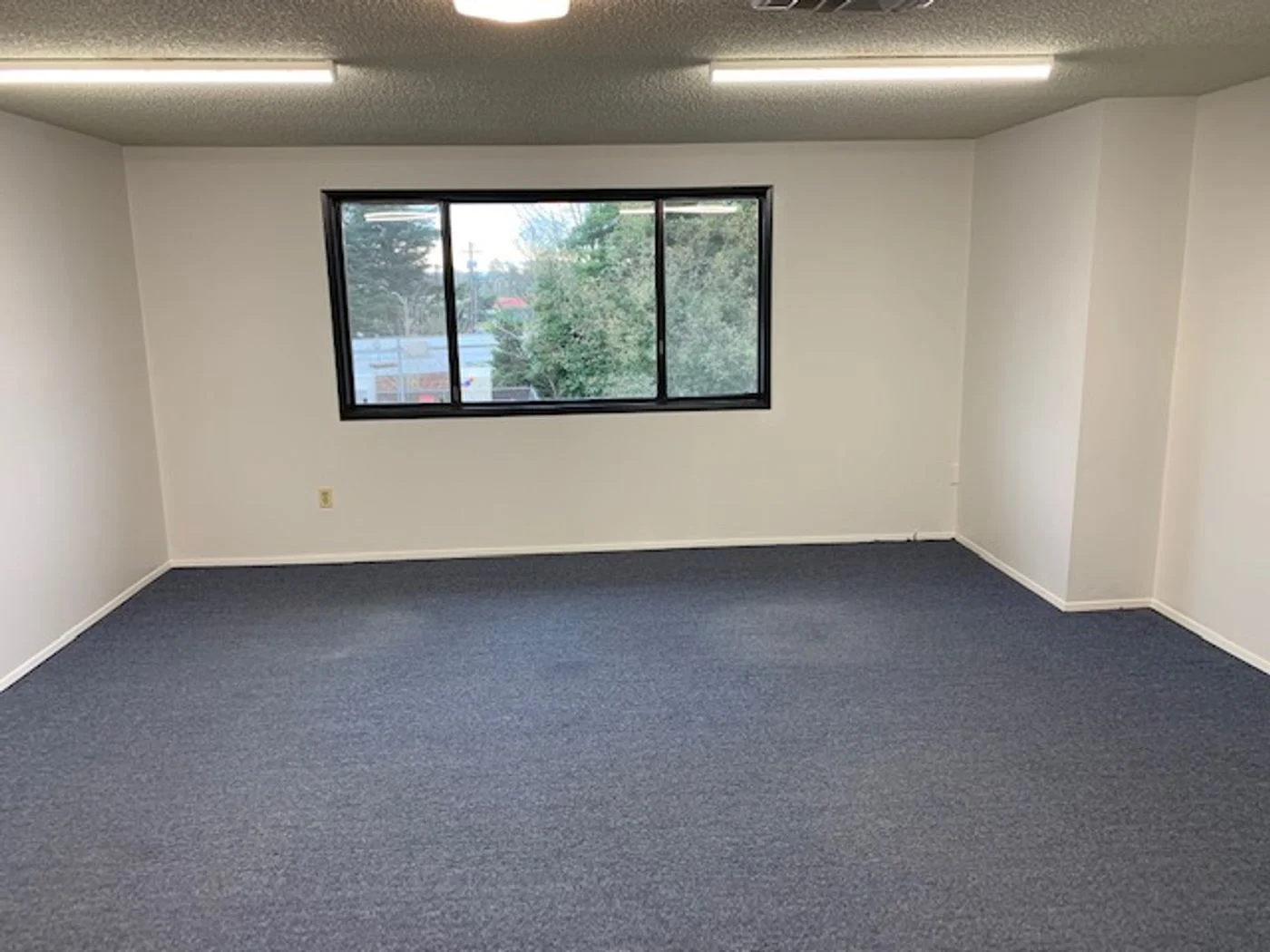 Photo-2 of 1509 SW Sunset Blvd, Portland, OR 97239