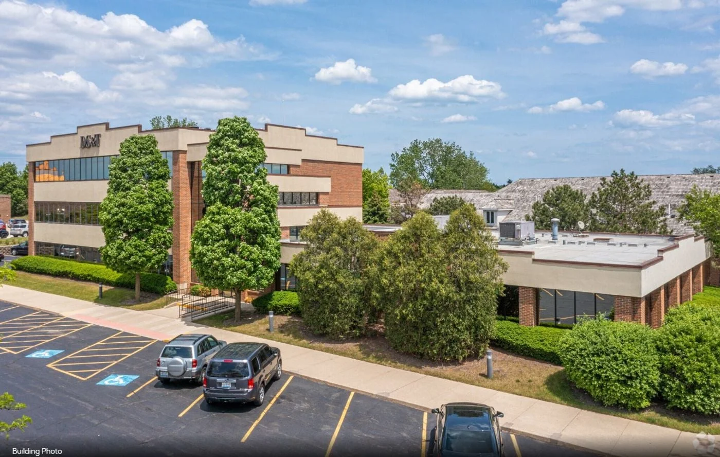 Photo 1 of 1512 Artaius Pkwy, Libertyville, IL 60048