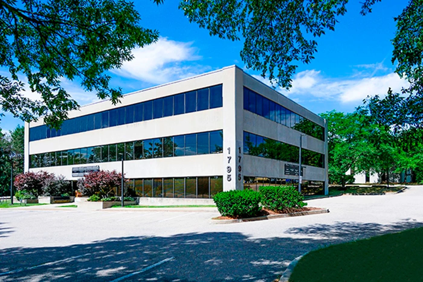 Photo 1 of 1795 Williston Rd, South Burlington, VT 05403