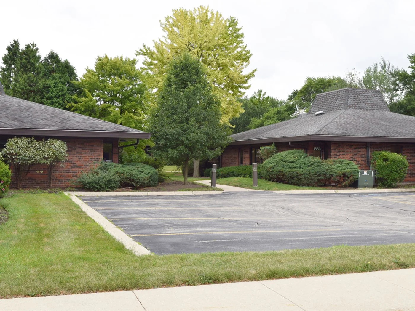 Photo 2 of 1803-1995 Hicks Rd, Rolling Meadows, IL 60008