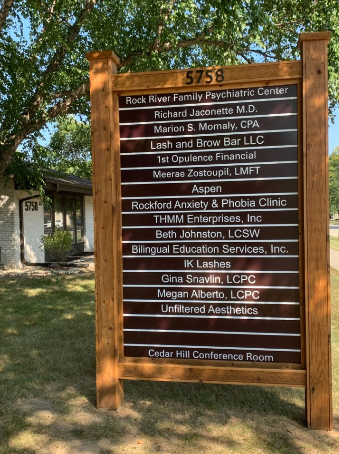 Photo 3 of 5702 Elaine Dr, Rockford, IL 61108