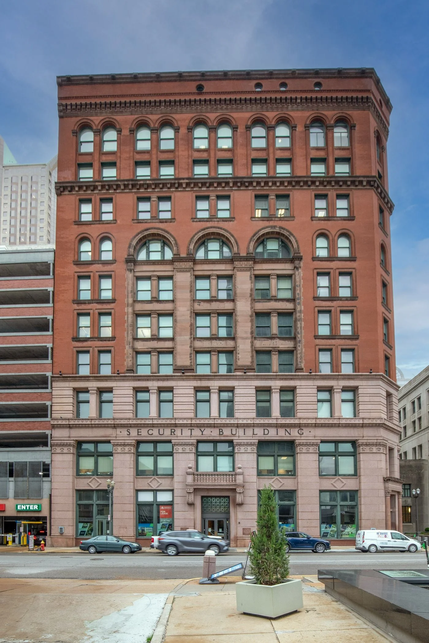 Photo 2 of 319 N 4th St, Saint Louis, MO 63102