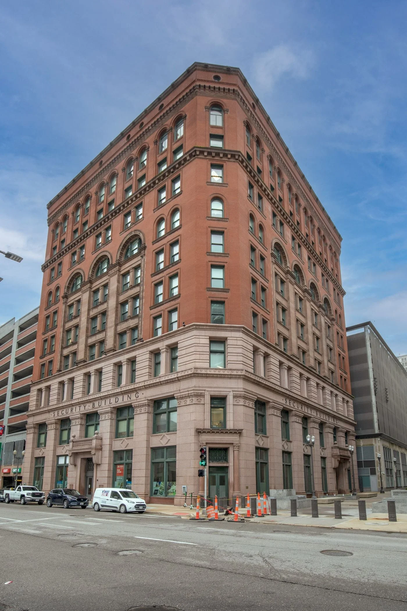 Photo 1 of 319 N 4th St, Saint Louis, MO 63102