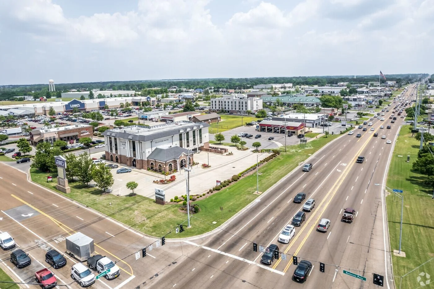 Photo 1 of 232 Goodman Rd W, Southaven, MS 38671