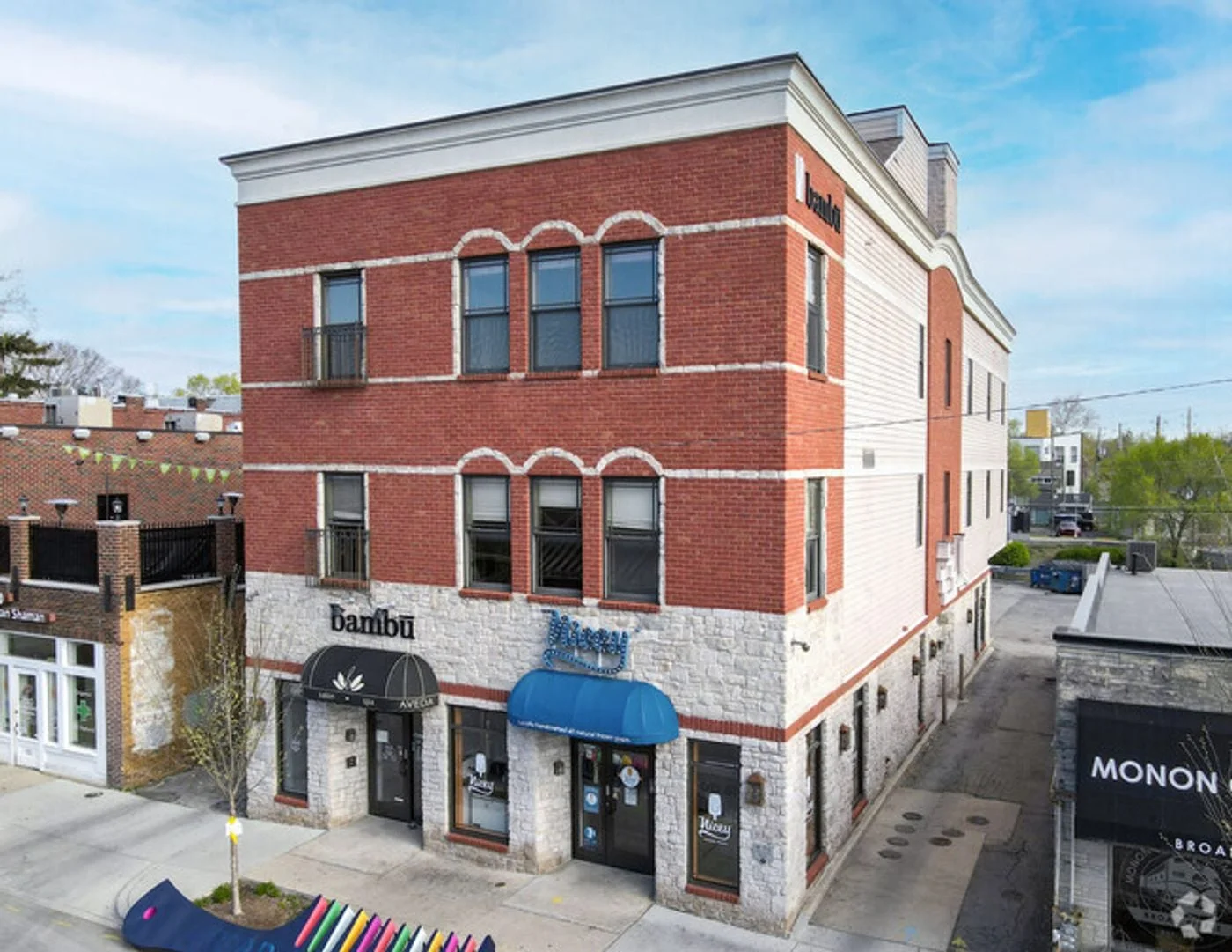 Photo 1 of 916 E Westfield Blvd, Indianapolis, IN 46220