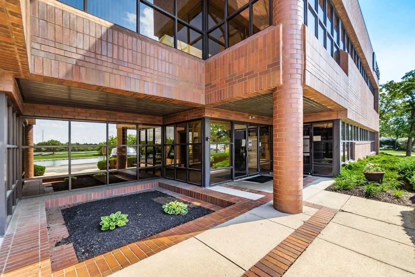 Photo 1 of 600 Lakeview Plaza Blvd, Worthington, OH 43085