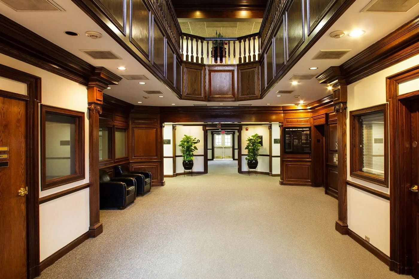 Photo 2 of 456 N New Ballas Rd, Creve Coeur, MO 63141