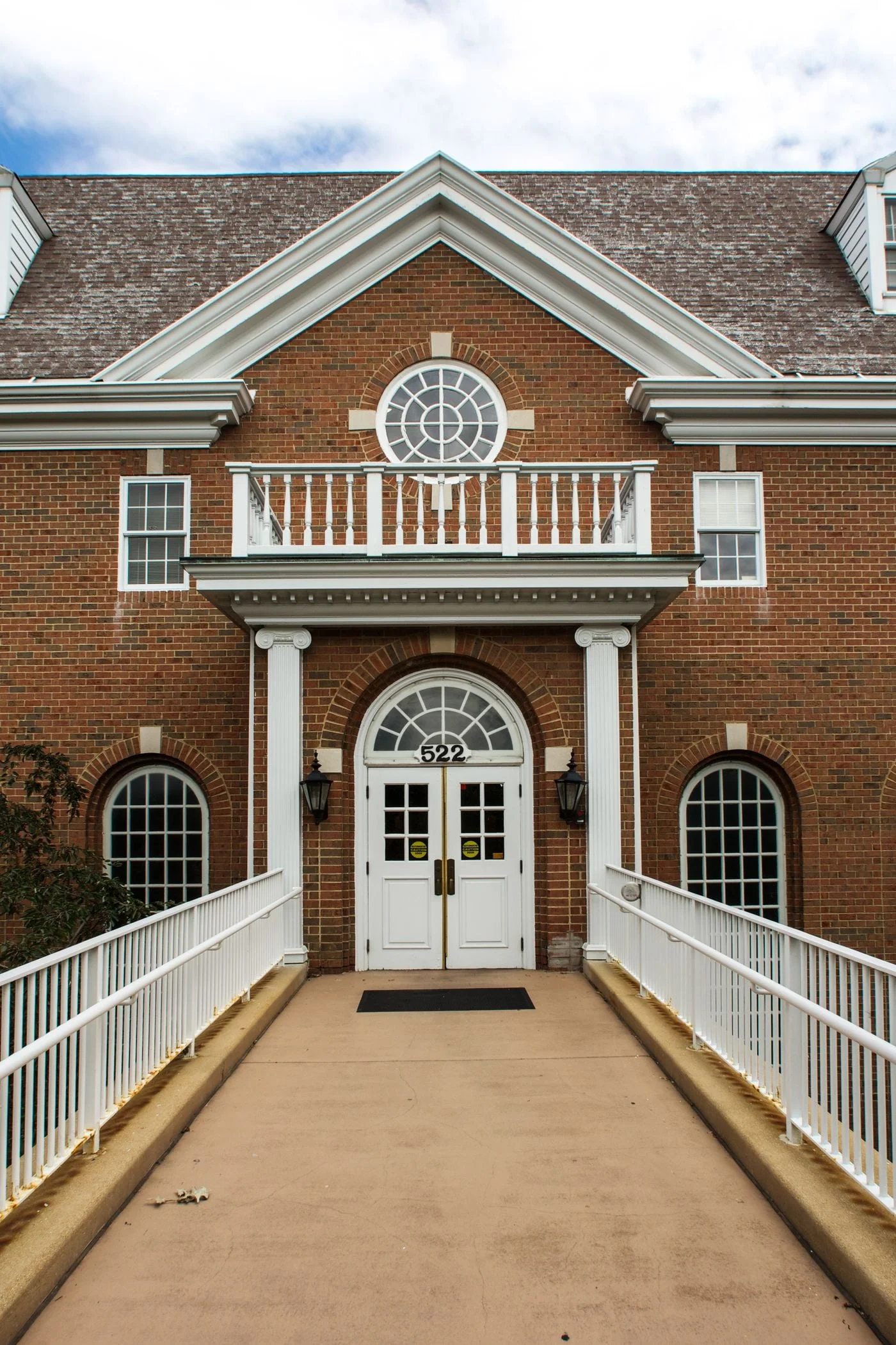 Photo 2 of 522 N New Ballas Rd, Creve Coeur, MO 63141