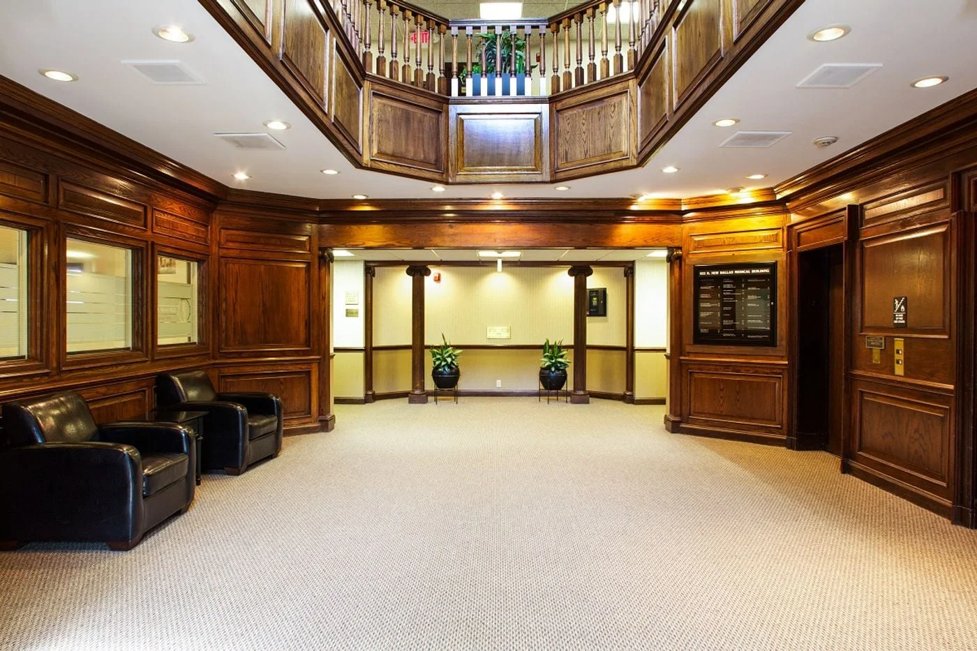 Photo 3 of 522 N New Ballas Rd, Creve Coeur, MO 63141