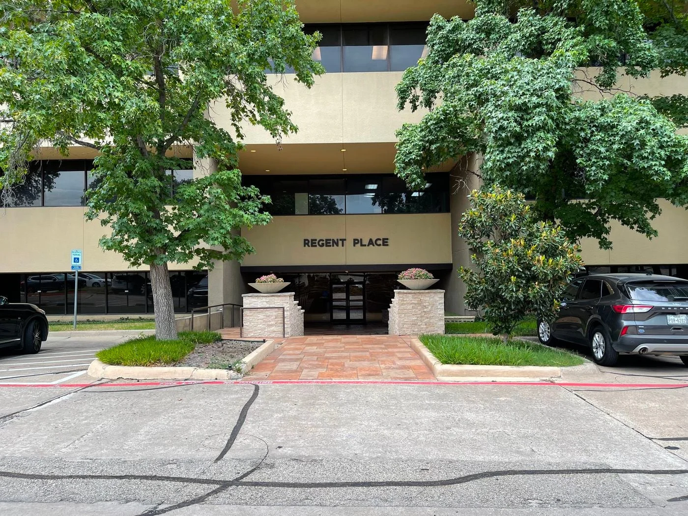 Photo 3 of 1304 W Walnut Hill Ln, Irving, TX 75038