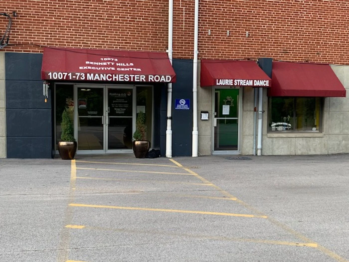 Photo 2 of 10073 Manchester Rd, Saint Louis, MO 63122