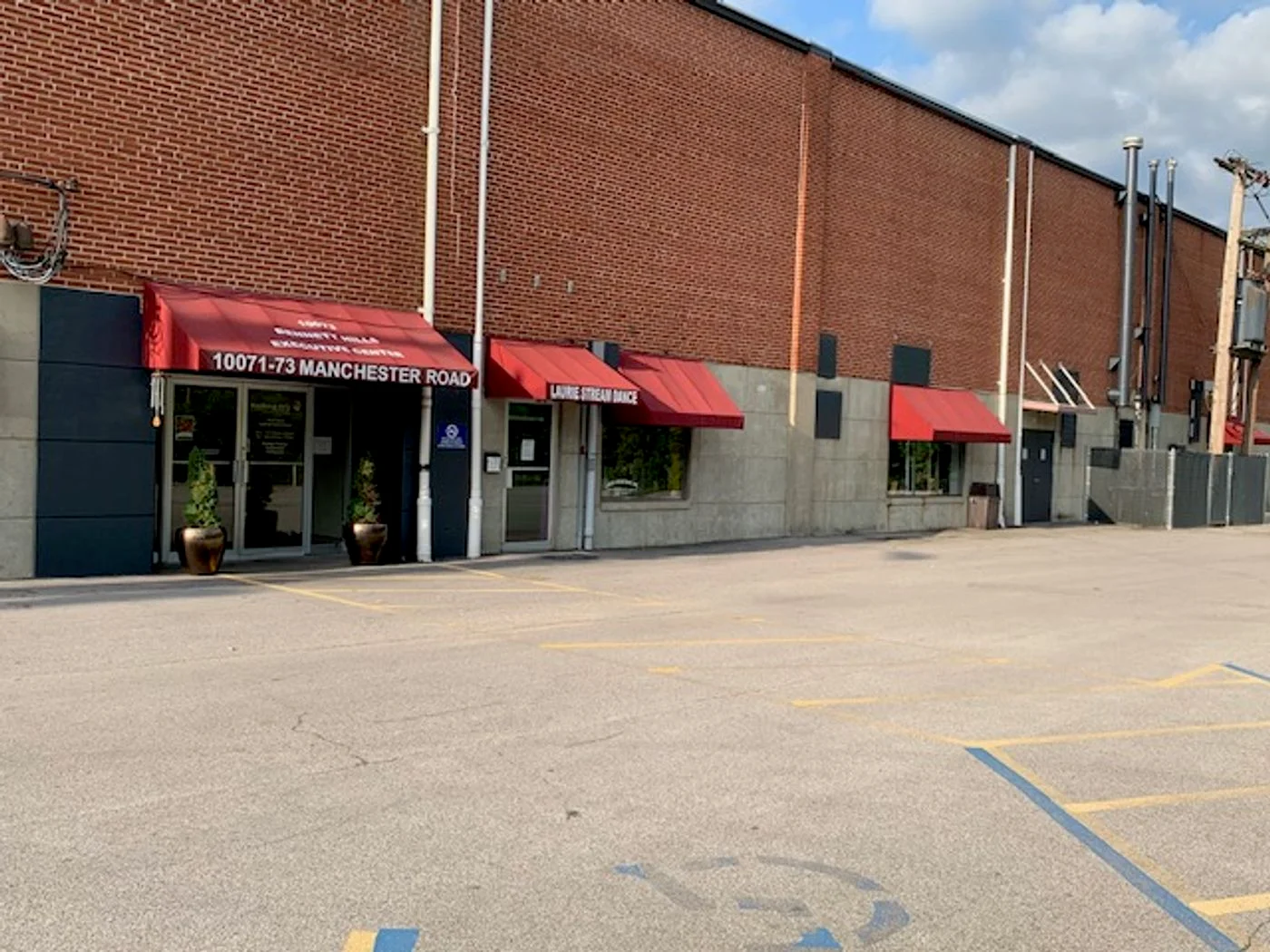 Photo 3 of 10073 Manchester Rd, Saint Louis, MO 63122