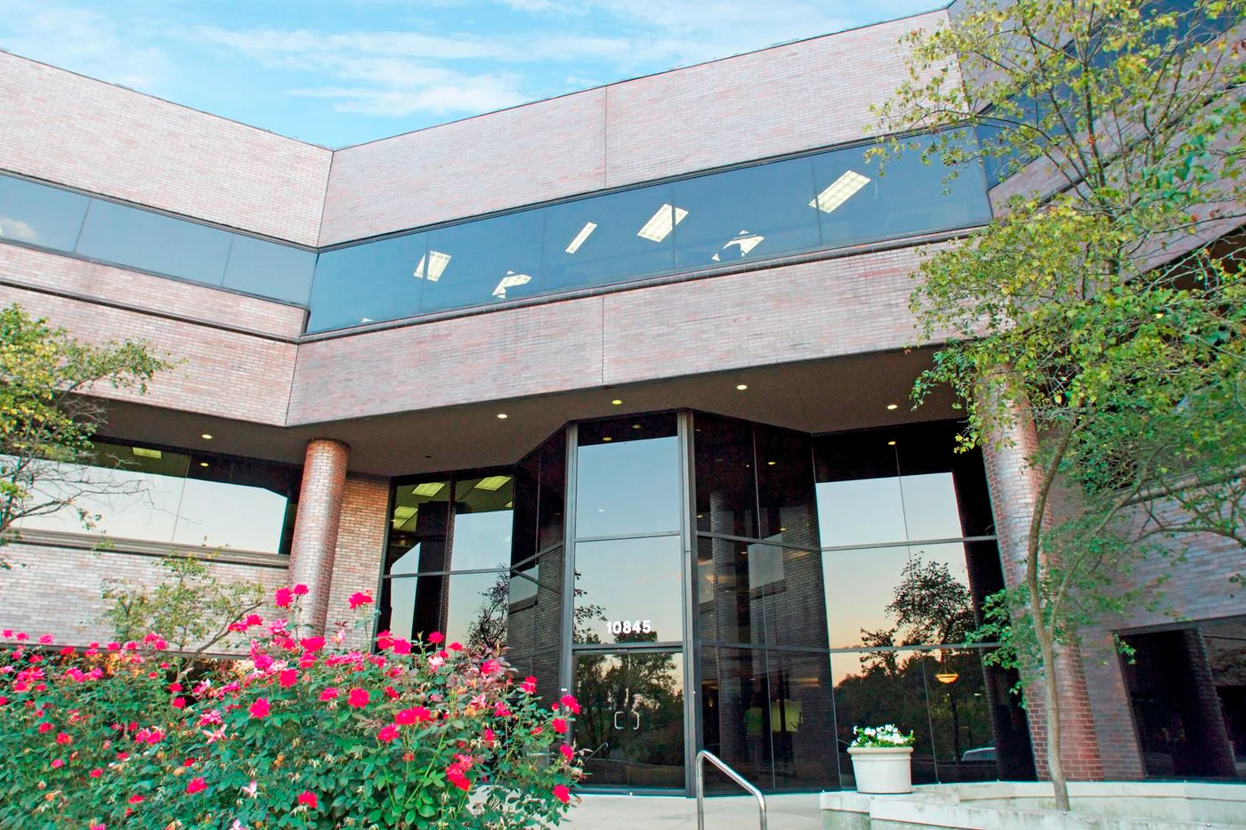 Photo 3 of 10845 Olive Blvd, Creve Coeur, MO 63141