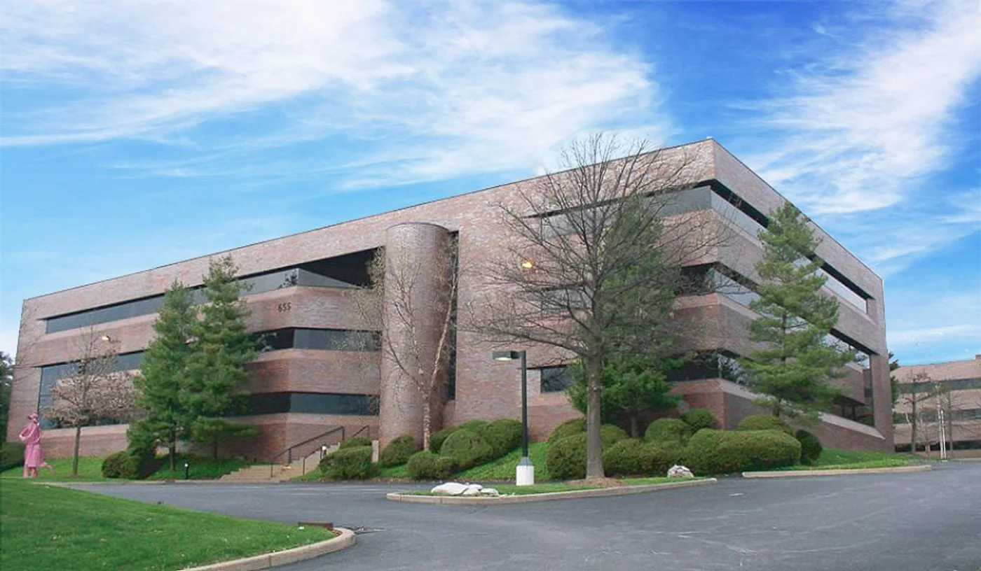 Photo 2 of 655 Craig Rd, Creve Coeur, MO 63141