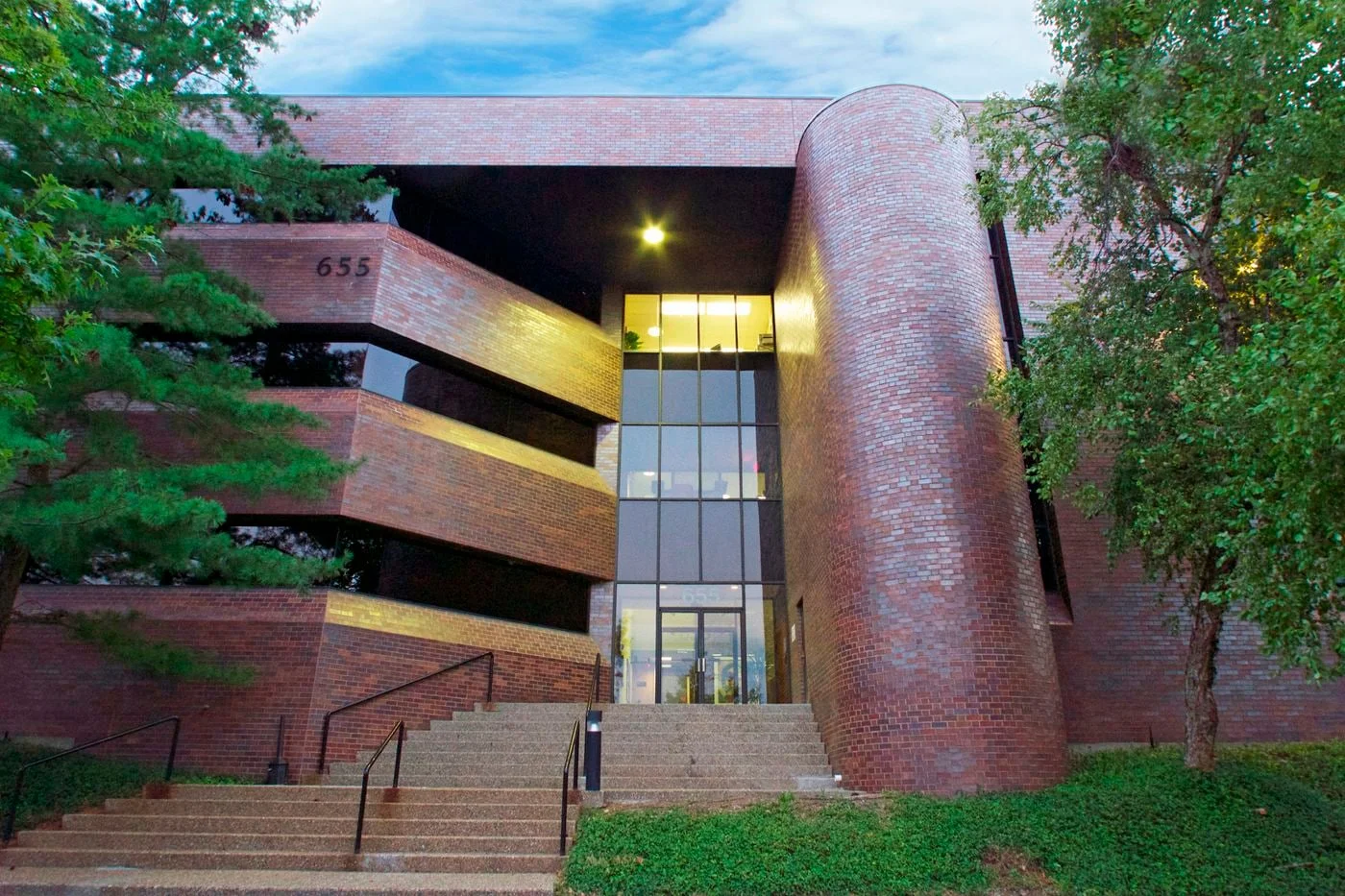 Photo 3 of 655 Craig Rd, Creve Coeur, MO 63141