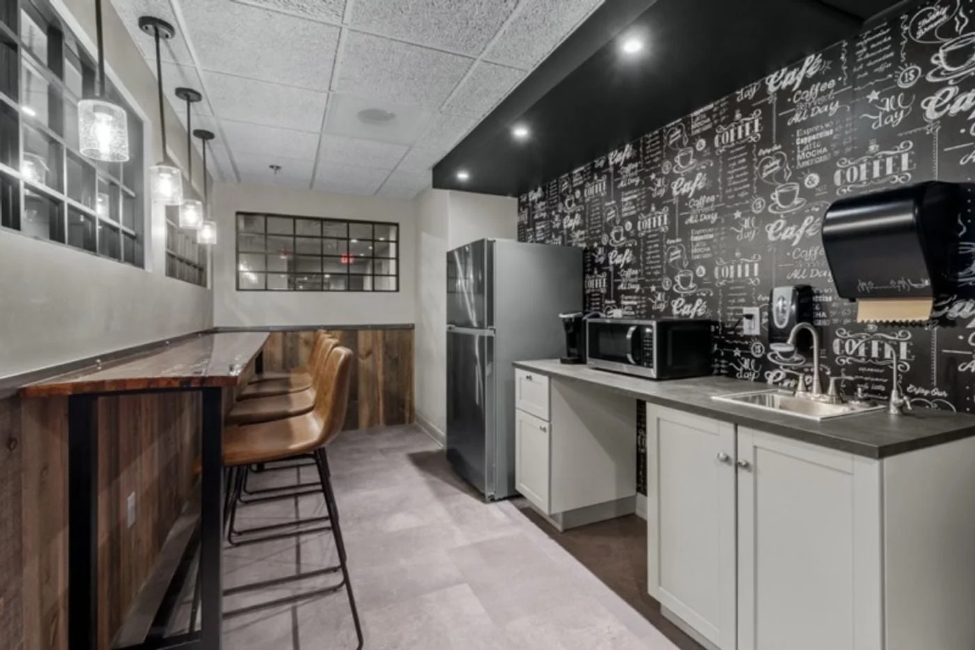 Photo 3 of 555 S Perryville Rd, Rockford, IL 61108