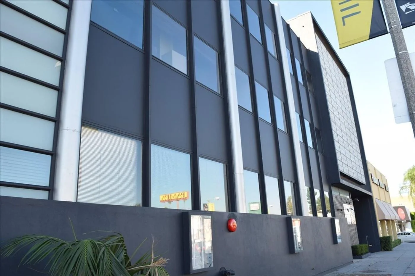 Photo 2 of 7966 Beverly Blvd, Los Angeles, CA 90048