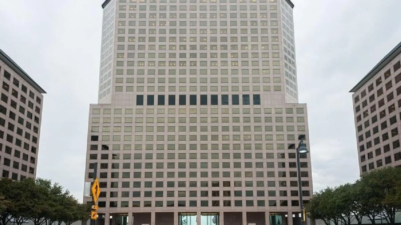 Photo-1 of 5215 North Oconnor Boulevard Williams Square, Irving, TX 75039