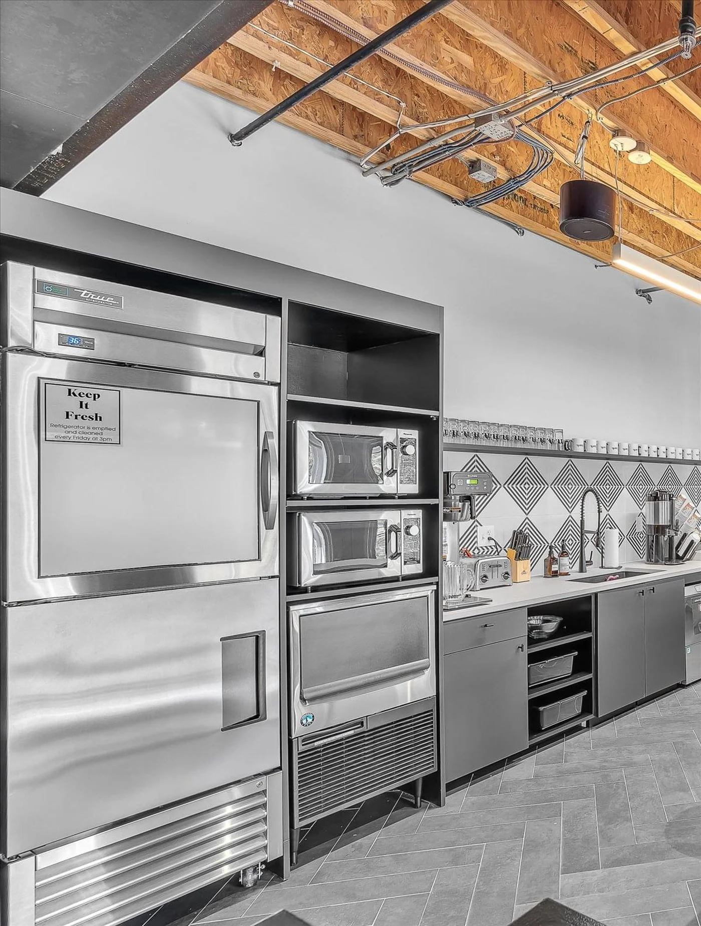 Photo 3 of 718 7th St NW, Washington, DC 20001