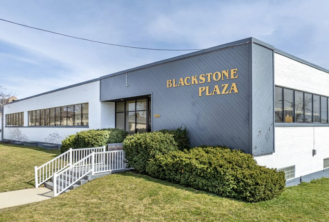 Photo 1 of 909 Blackstone Ave, Waukesha, WI 53186