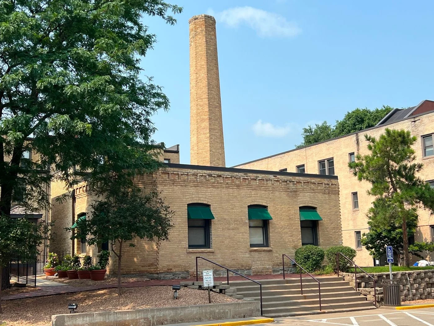 Photo 2 of 1246 Hennepin Ave, Minneapolis, MN 55403