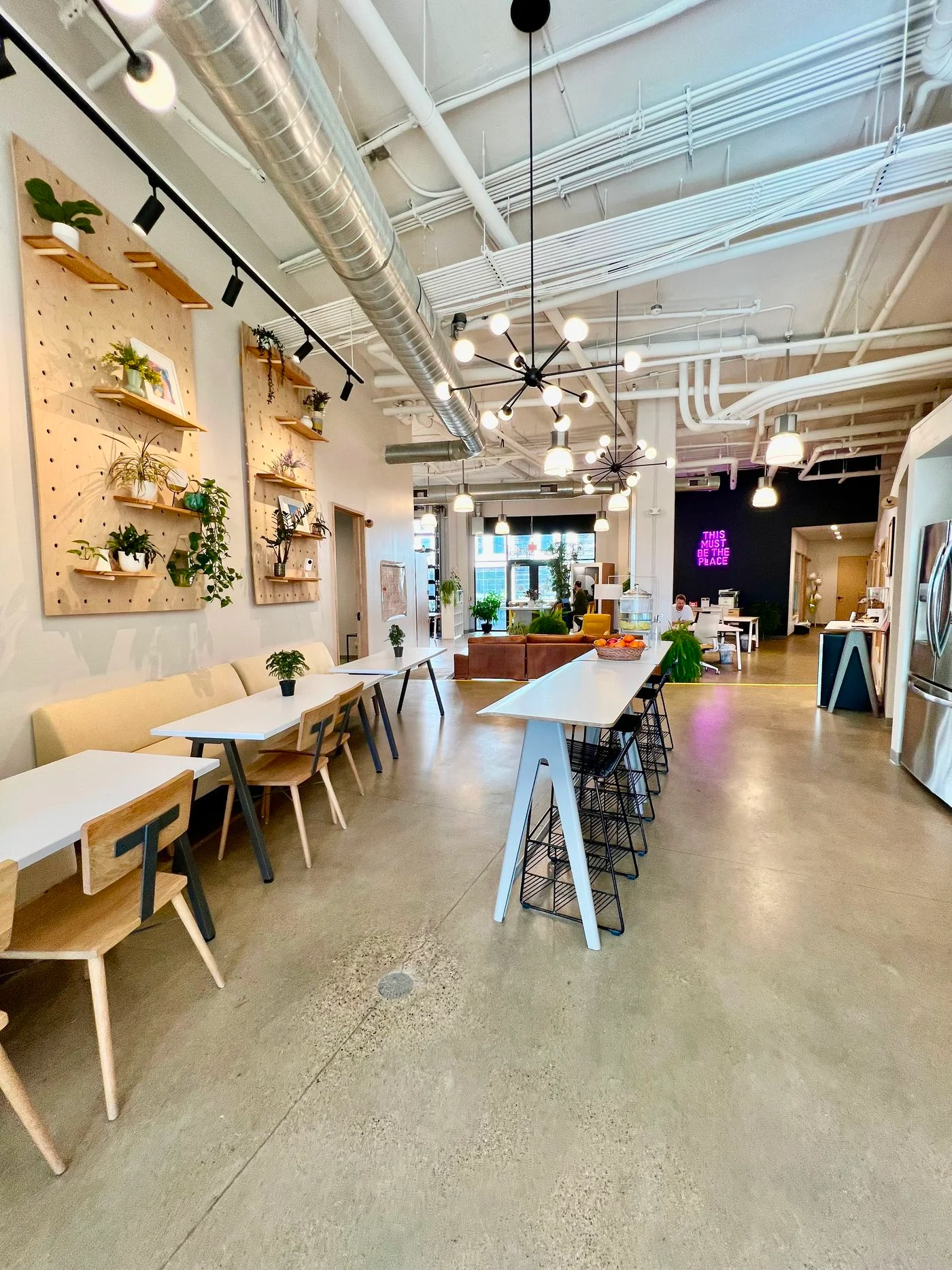 Photo 2 of 470 W Broad St, Columbus, OH 43215