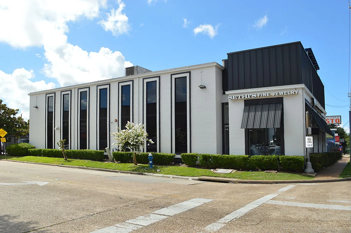 Photo 3 of 2221 S Voss Rd, Houston, TX 77057