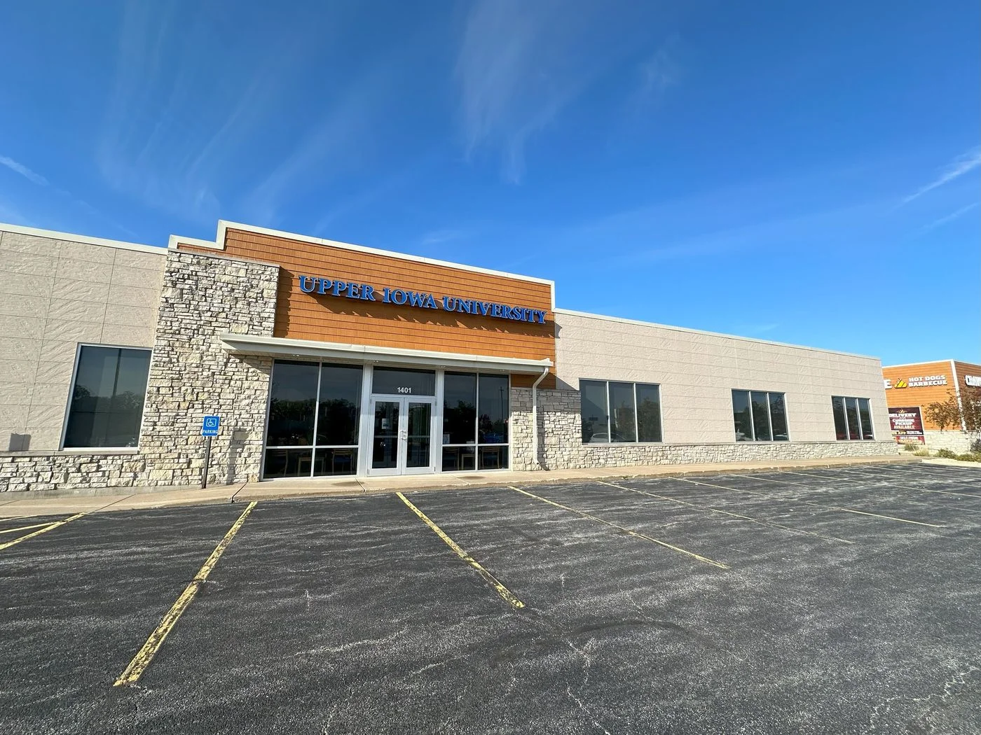 Photo 2 of 1401 Kimberly Rd, Bettendorf, IA 52722