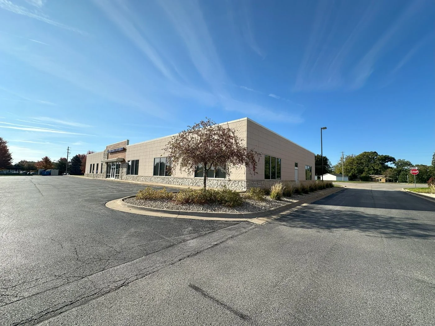 Photo 3 of 1401 Kimberly Rd, Bettendorf, IA 52722