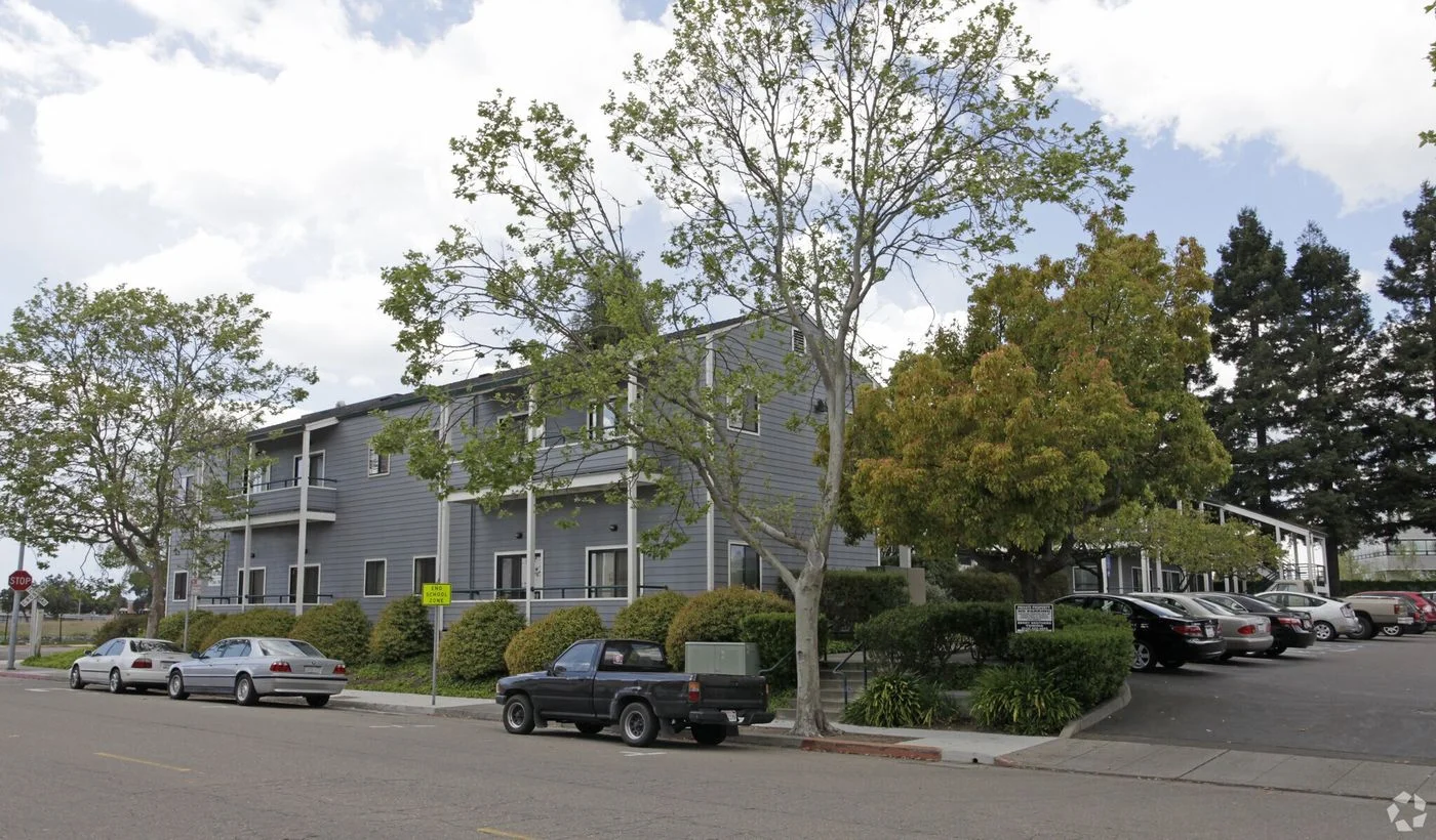 Photo 2 of 2100 Embarcadero, Oakland, CA 94606