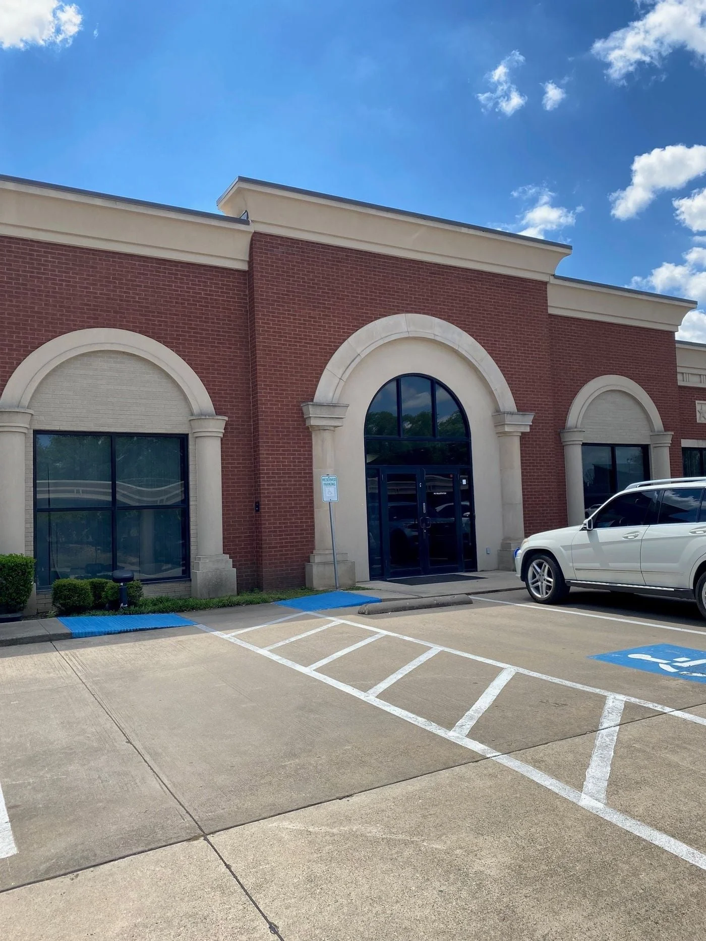 Photo 3 of 305 Cimarron Trl, Irving, TX 75063