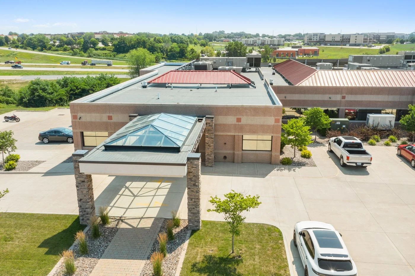 Photo 3 of 3400 Dexter Ct, Davenport, IA 52807