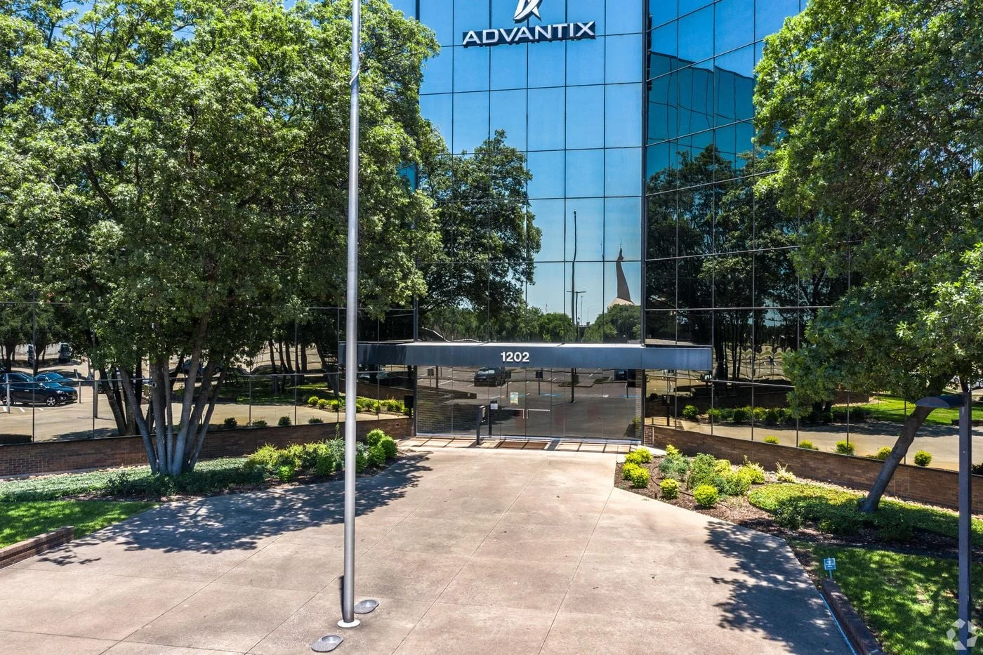 Photo 3 of 1202 Richardson Dr, Richardson, TX 75080