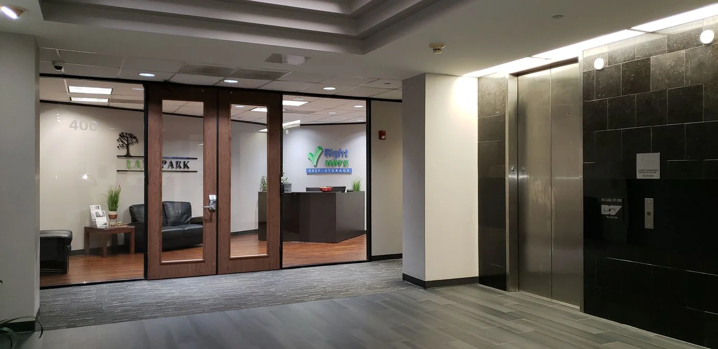 Photo 3 of 2550 Gray Falls Dr, Houston, TX 77077