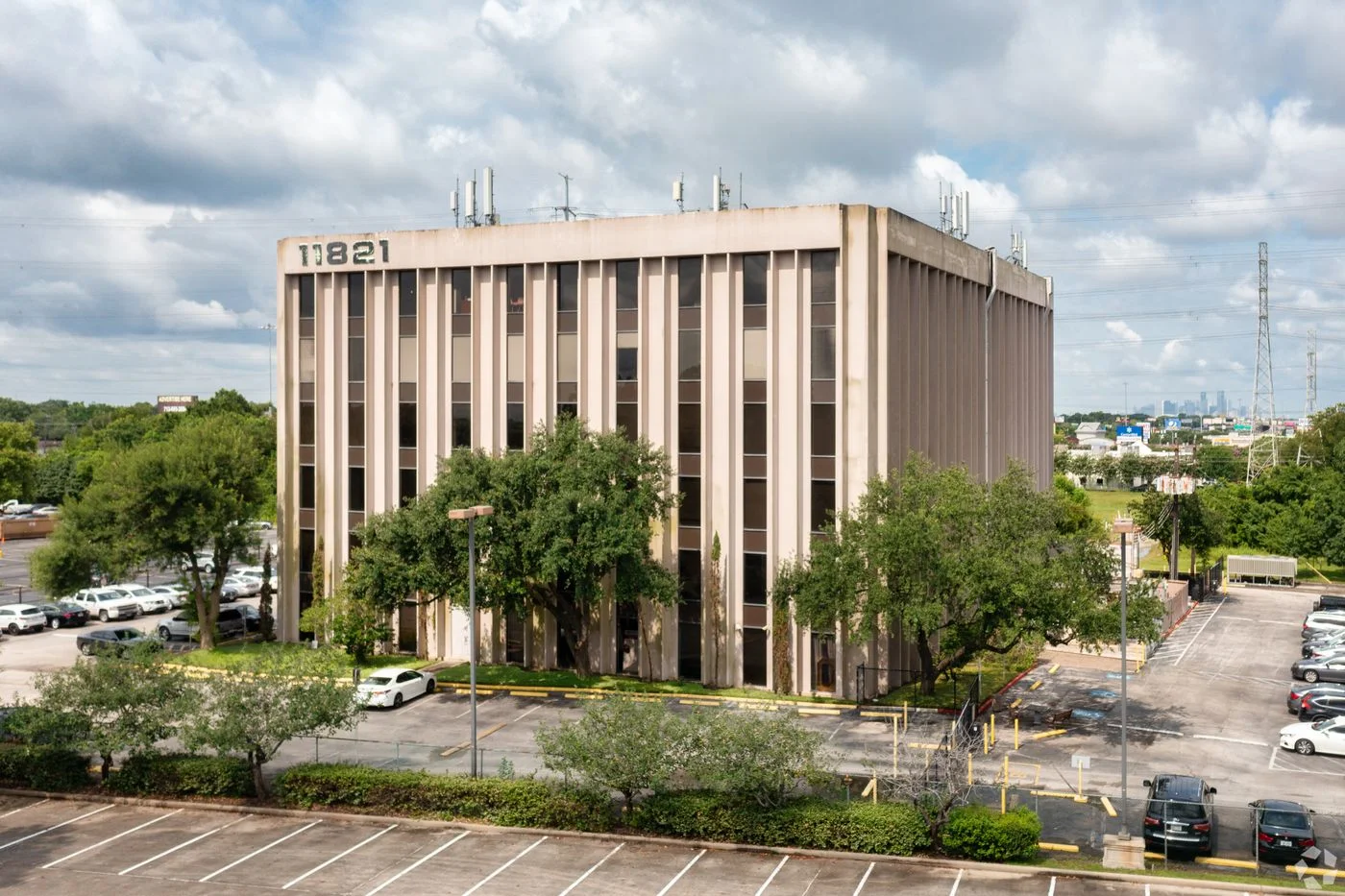 Photo 3 of 11821 E I-10 Fwy, Houston, TX 77029