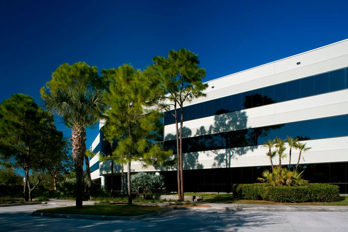 Photo 3 of 805 Executive Center Dr W, Saint Petersburg, FL 33702