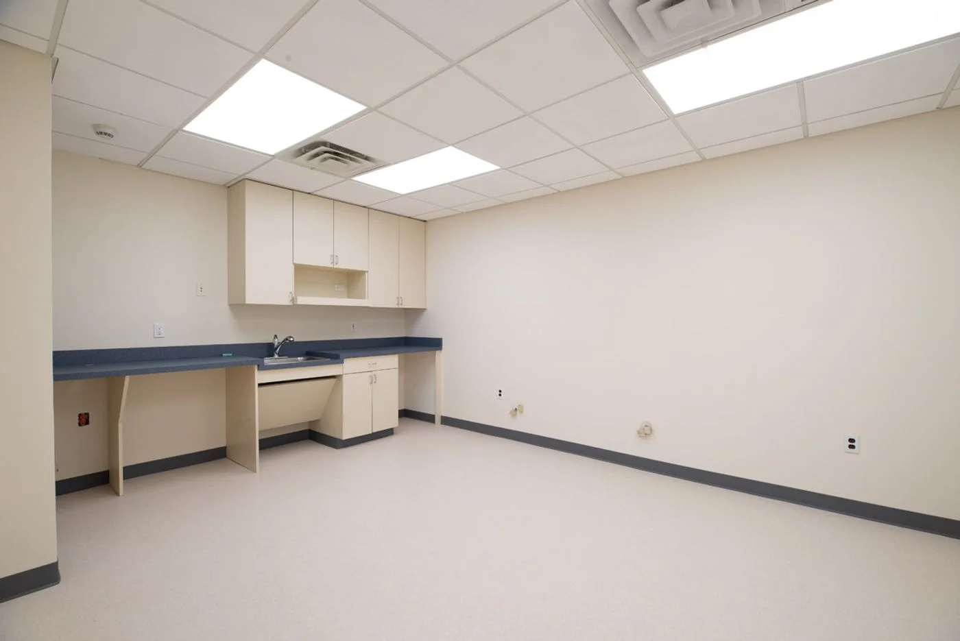 Photo 2 of 2001 Marcus Ave, New Hyde Park, NY 11042