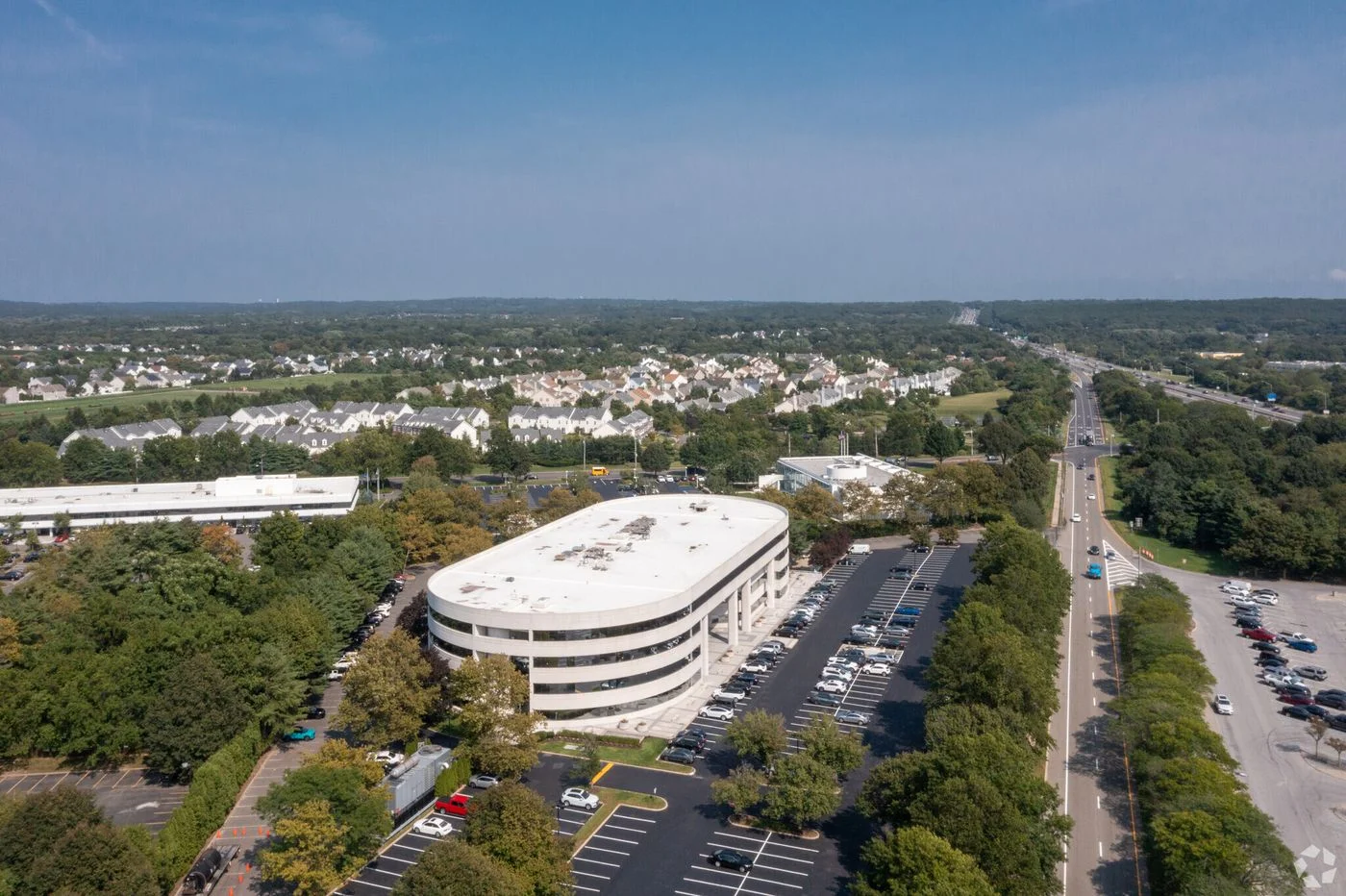 Photo 2 of 395 N Service Rd, Melville, NY 11747