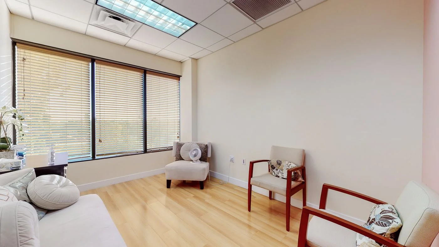 Photo 3 of 8900 Wilshire Blvd, Beverly Hills, CA 90211