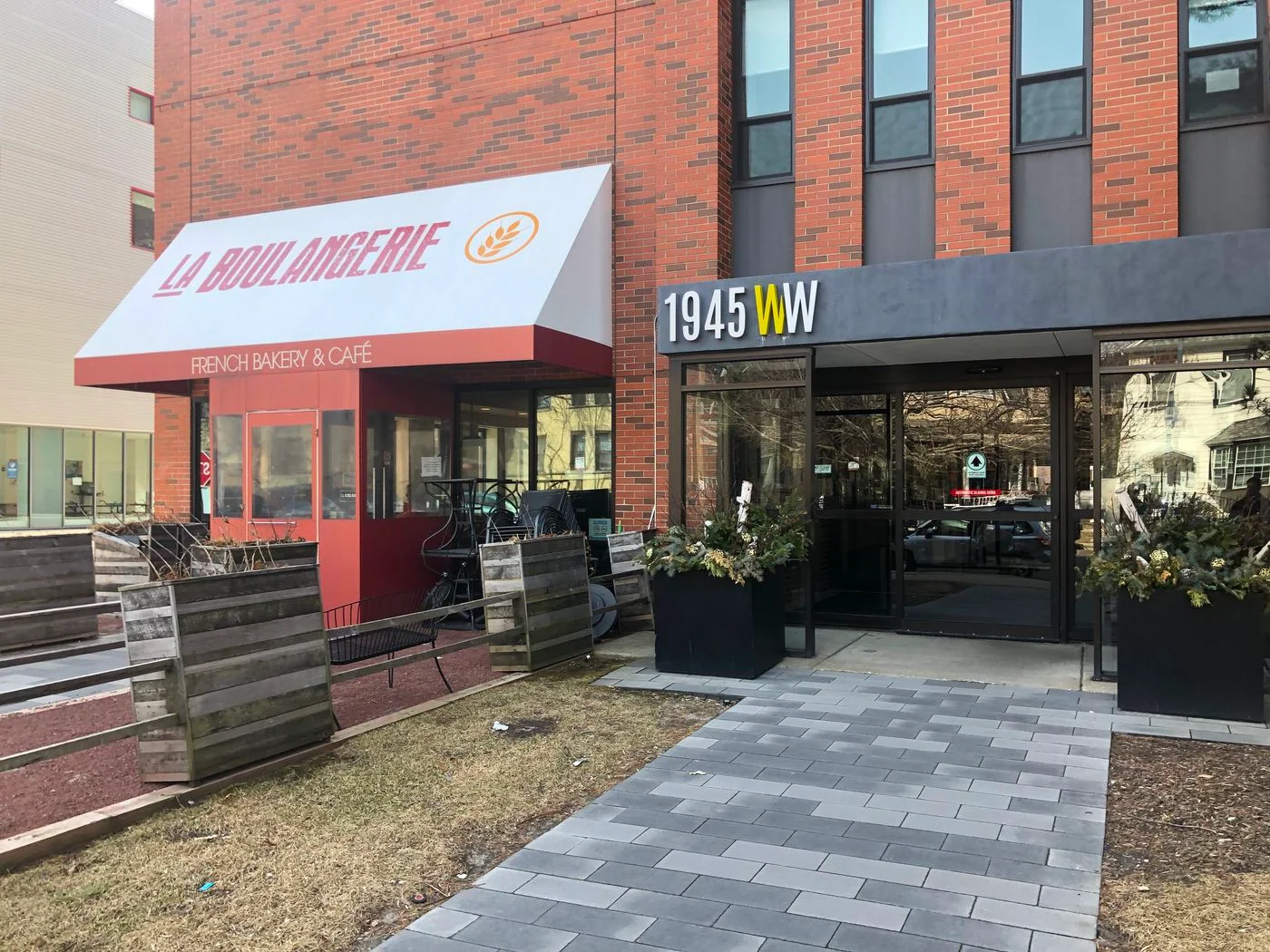 Photo 3 of 1945 W Wilson Ave, Chicago, IL 60640