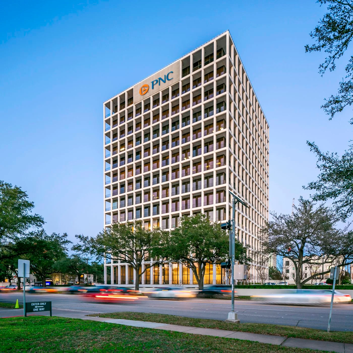 Photo 1 of 2001 Kirby Dr, Houston, TX 77019