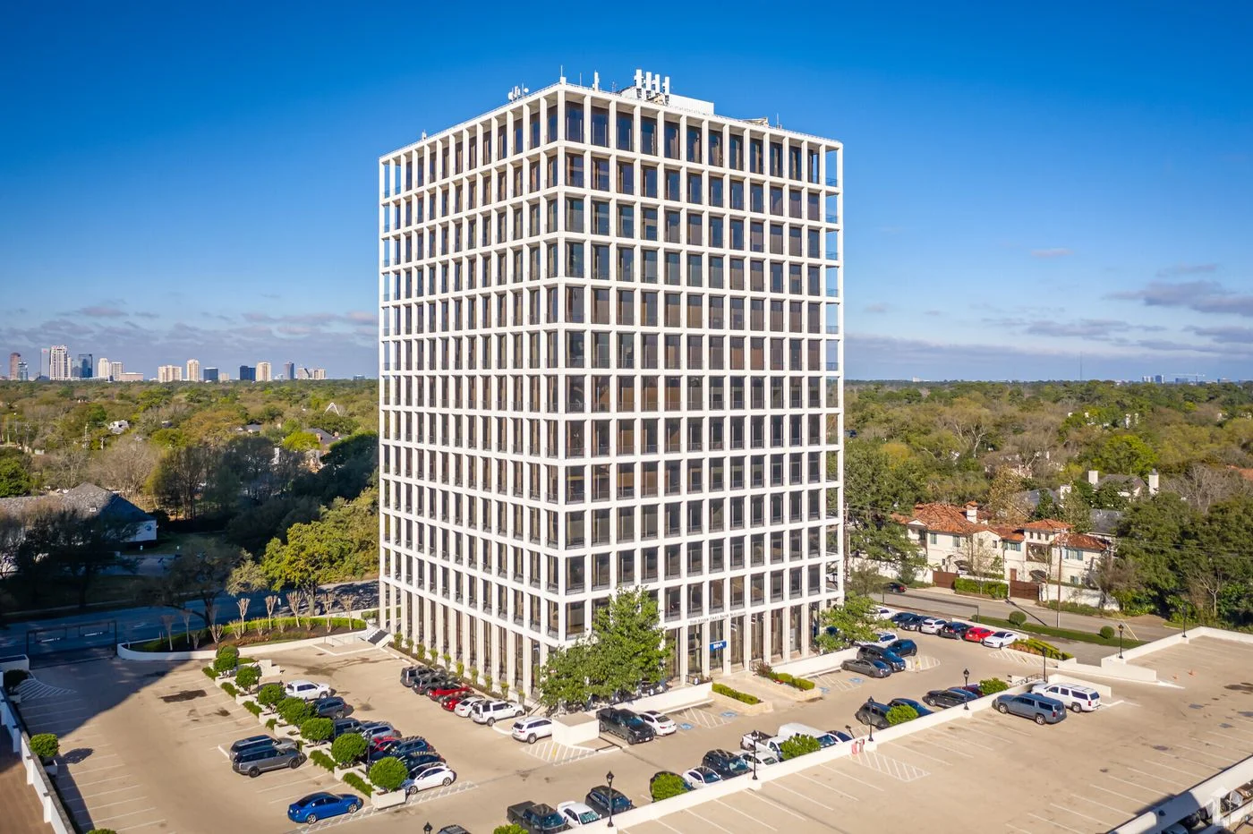 Photo 2 of 2001 Kirby Dr, Houston, TX 77019